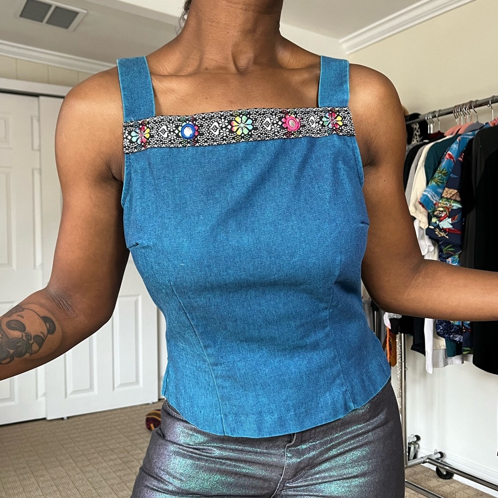 Vintage Jonathan Martin. Very cute but very small. Size 7. Fits like a medium.